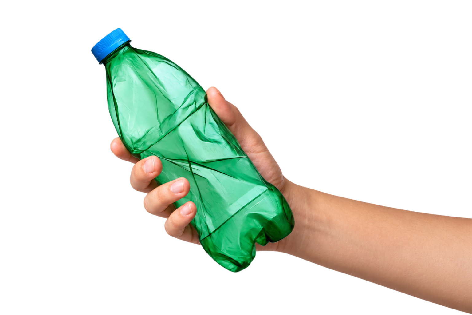 Tangan memegang botol plastik